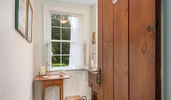 22 Brayton Rd, Smithfield, RI 02917