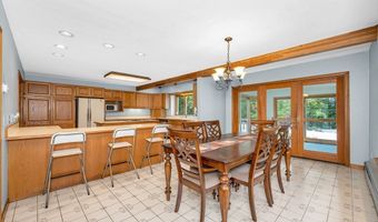 8 Horseshoe Dr, Acton, MA 01720