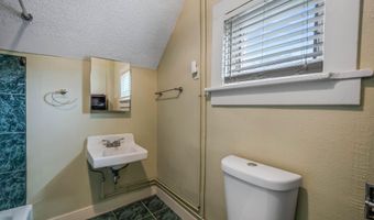 1614 Center St, Des Moines, IA 50314