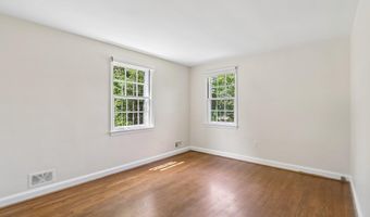 5719 NEWINGTON Rd, Bethesda, MD 20816