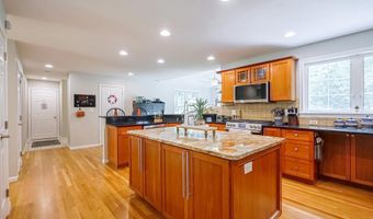 9 Taconic Dr, Amherst, NH 03031