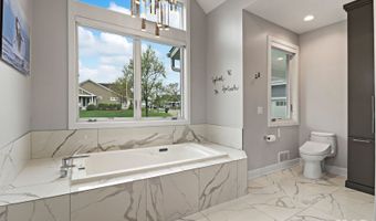40561 N Newport Dr, Antioch, IL 60002