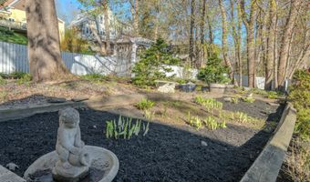 18 Waldo Ave, Belfast, ME 04915