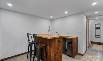 200 Aurora Dr, Asheville, NC 28805