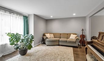 160 Greengage Cir, Amherst, NY 14051