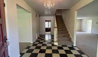 4 Noonan Ln, Albany, NY 12209
