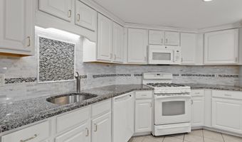 65 Hawthorne Dr 106, Bedford, NH 03110