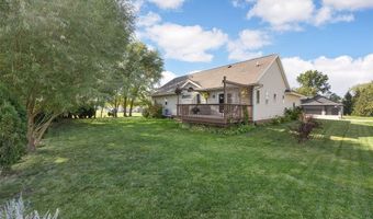 149 Country Club Ct, Anamosa, IA 52205