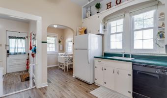 118 E Broadway Ave, Augusta, KS 67010