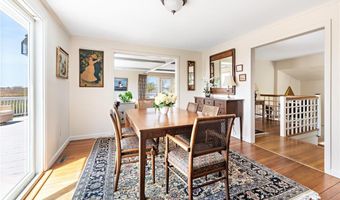 124 Houston Ave, Narragansett, RI 02882