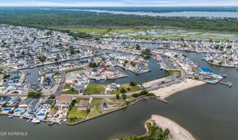 33 Amherst Dr, Bayville, NJ 08721