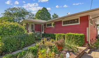 2936 E Tiffin Ave, Des Moines, IA 50317