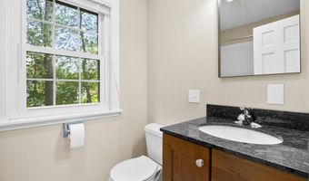 17 Schuyler Hills Rd, Albany, NY 12211