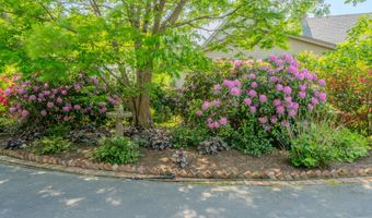 48 Old Searsport Ave, Belfast, ME 04915