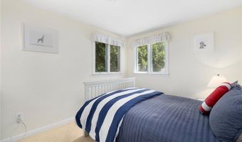 8 SCHOOL HOUSE Rd, Narragansett, RI 02882