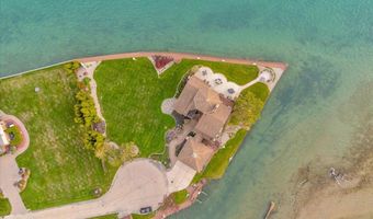 523 Lathrop Ave, Algonac, MI 48001