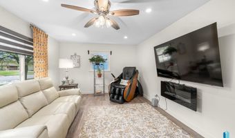 113 S 5th Ave, Brandon, SD 57005