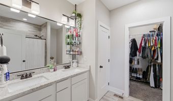 1404 S 10th St, Adel, IA 50003