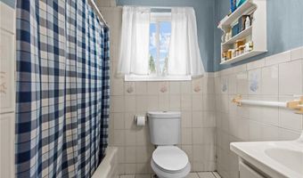 9 Kitchener Rd, Johnston, RI 02919
