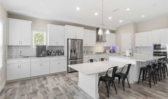 7526 PARADISO Dr, Apollo Beach, FL 33572