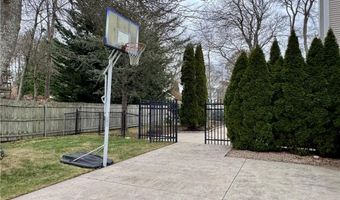 34 Marian Ave, Narragansett, RI 02882