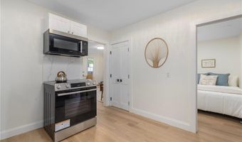 28 Young St 1, Newport, RI 02840