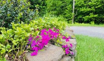 104 Juniper Ridge Rd, Brattleboro, VT 05301