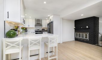 207 Hillcrest Rd, Bridgeport, CT 06606
