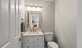 7821 Charlotte Cir, Anchorage, AK 99502