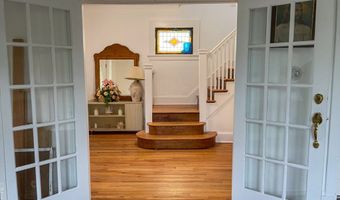 26 Stoehrs Pl, Bridgeport, CT 06606
