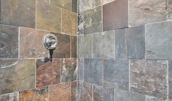 132 Point Of Woods Dr, Albany, NY 12203