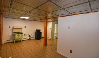445 County Rd, Becket, MA 01223