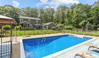 111 Peeptoad Rd, Scituate, RI 02857