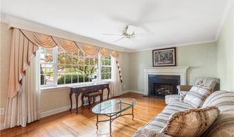 124 Longview Dr, Cranston, RI 02920