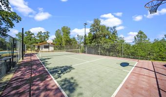 17832 Windsor Ln, Anderson, CA 96007