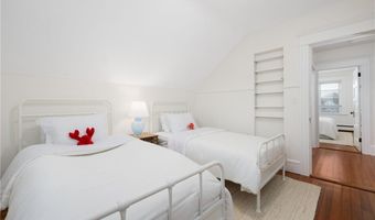 19 County St, Newport, RI 02840