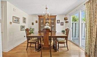 64 Colonial Vlg, Falmouth, ME 04105