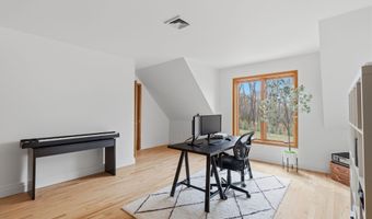 28 E Ridge Ct, Cheshire, CT 06410
