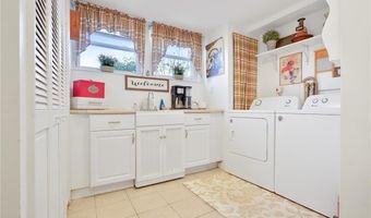 1 Pinehurst Rd, East Providence, RI 02915