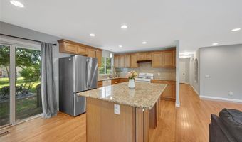 318 Windyoak Dr, Ballwin, MO 63021