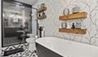 25 BAYSIDE Dr, Bayonne, NJ 07002