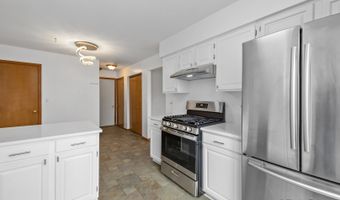 39911 Golf Ln, Antioch, IL 60002
