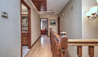 8 Whippoorwill Ln, Bethany, CT 06524