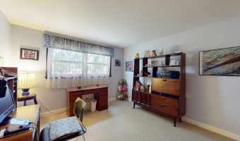 1608 E Crabtree Dr, Arlington Heights, IL 60004