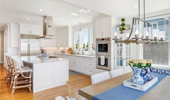 1048 Ocean Rd, Narragansett, RI 02882