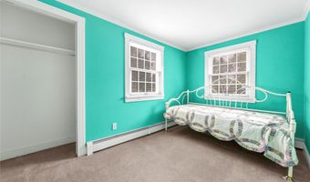 4 Coles Ave, Amityville, NY 11701