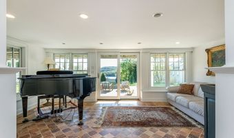 34 Skyline Dr, Brookfield, CT 06804