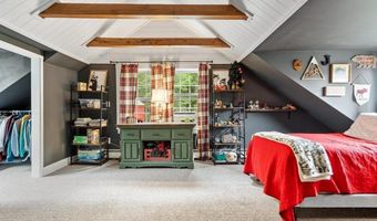 15 Chapel St, Ashburnham, MA 01430