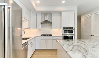 635 SLATERS Ln G-01, Alexandria, VA 22314