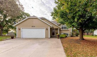 2513 Marwood Dr, Mankato, MN 56001